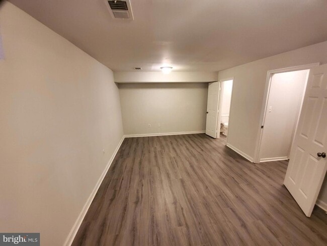 Building Photo - 3344 Vineland Pl
