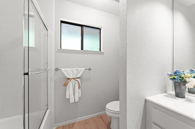 Building Photo - 4 Bedroom Home in Sierra Oaks