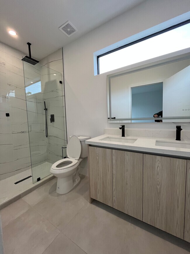 Building Photo - 921 NW 55th St