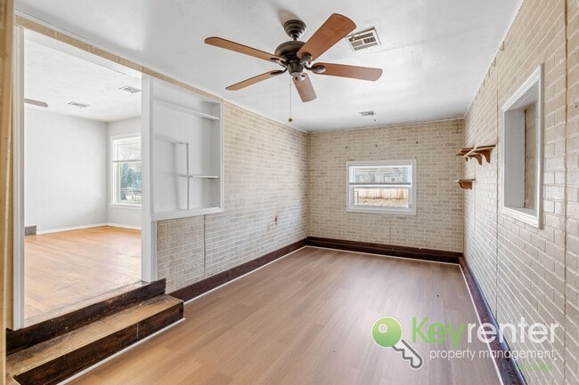 Building Photo - Beautifully Updated 3-Bedroom Home in Central Wichita!