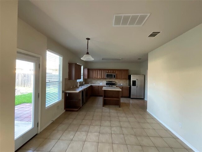 Building Photo - 4427 Meadowside Ln