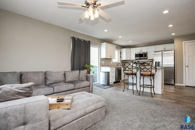 Building Photo - 1600 East 69th St N