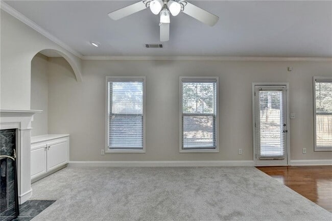 Building Photo - 522 Suwanee Oaks Dr NE