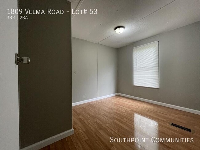 Building Photo - 1809 Velma Rd