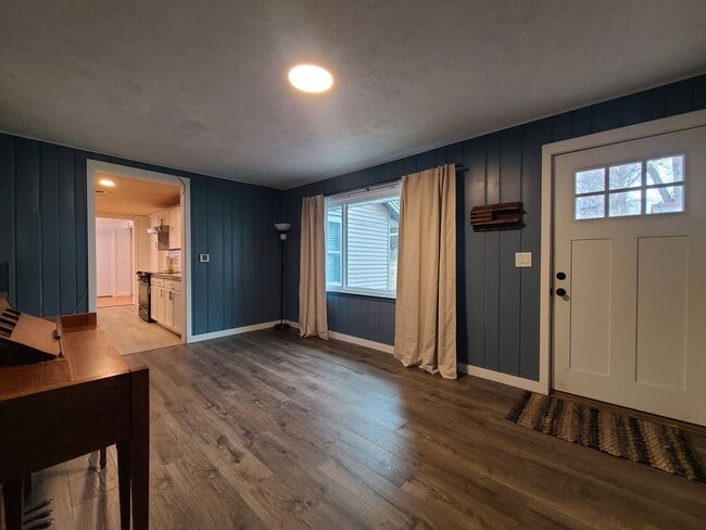 Building Photo - Charming Two Bedroom Ranch in Coloma