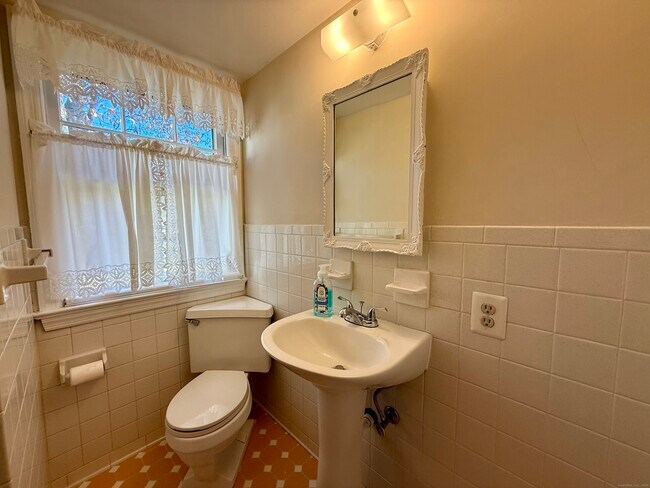 Building Photo - 176 Pocono Rd