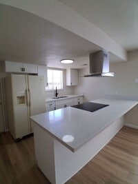 Building Photo - 546/550 E Polk St