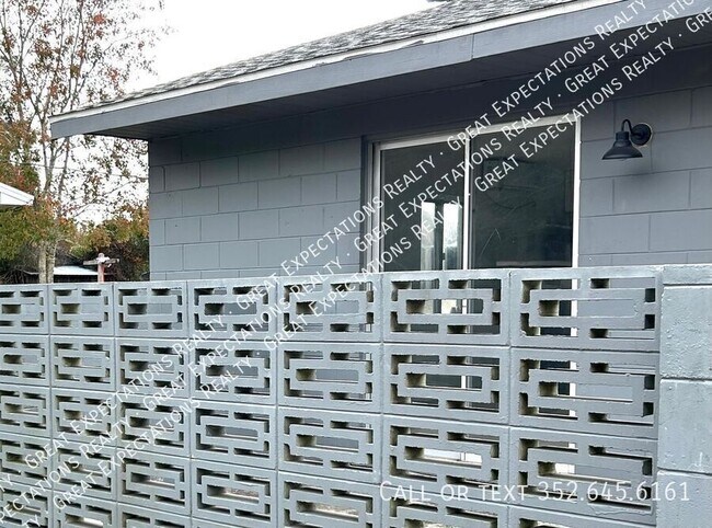 Building Photo - 5836 SE Drew Rd