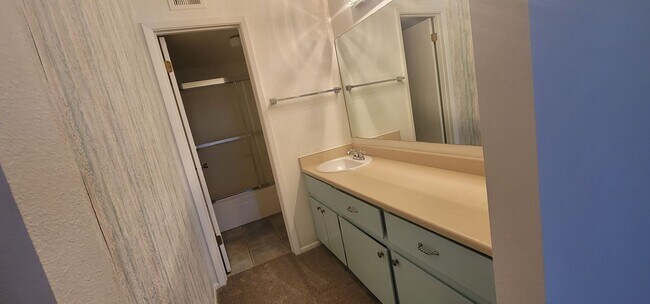 Building Photo - uclmc118