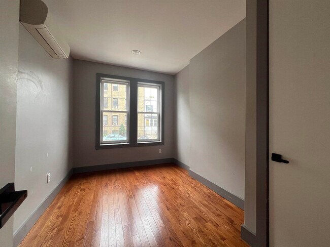 Building Photo - 39 Van Wagenen Ave