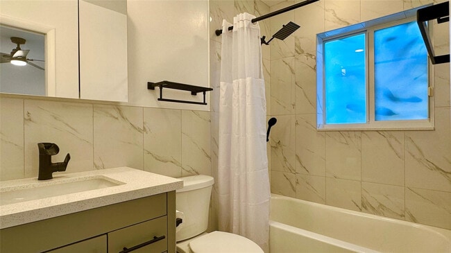 Building Photo - 1145 NE 17th Way