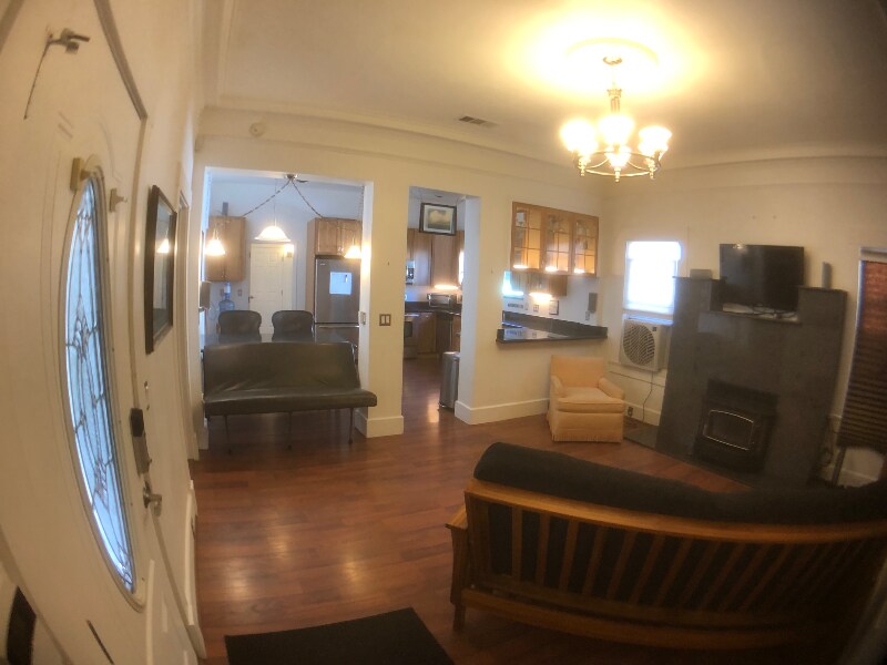 Building Photo - 1015 Beamer St