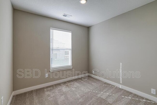 Building Photo - 27305 E Oak Vw Dr