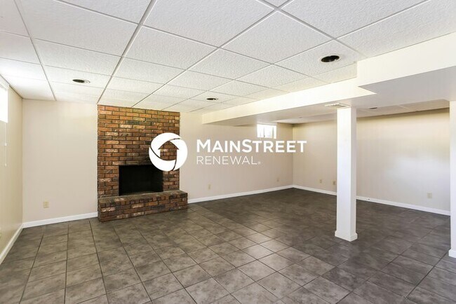 Building Photo - 3 Bedroom Pet-Friendly Home in Independence, MO with Main Street Renewal