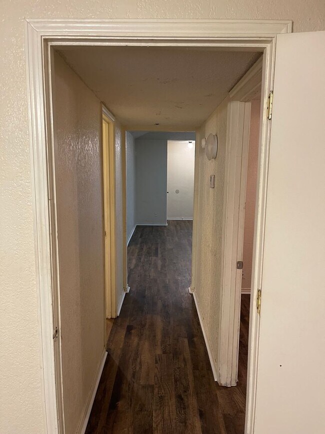 Building Photo - 6841-6843 S Creek Dr