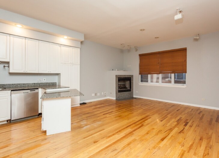 Building Photo - 2427 N Clybourn Ave