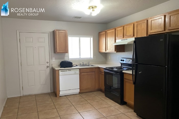 Building Photo - 9950 W Lynx Dr