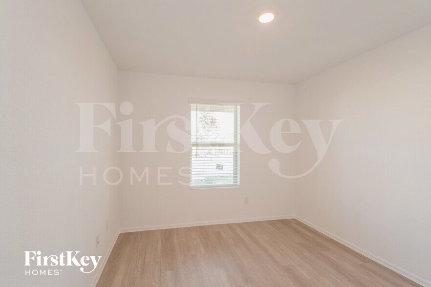 Building Photo - 453 Maple Bnd Ln