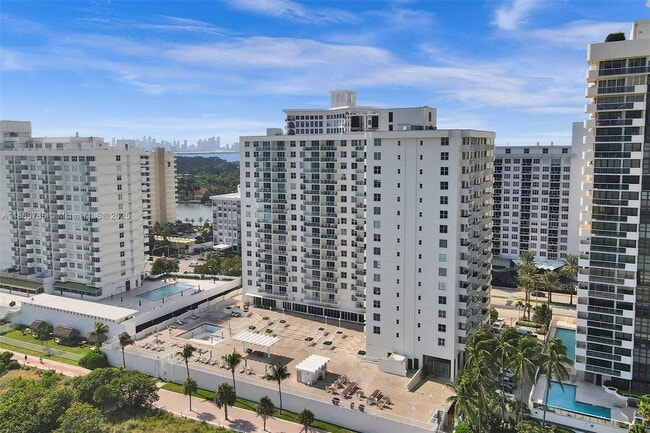Building Photo - 5701 Collins Ave
