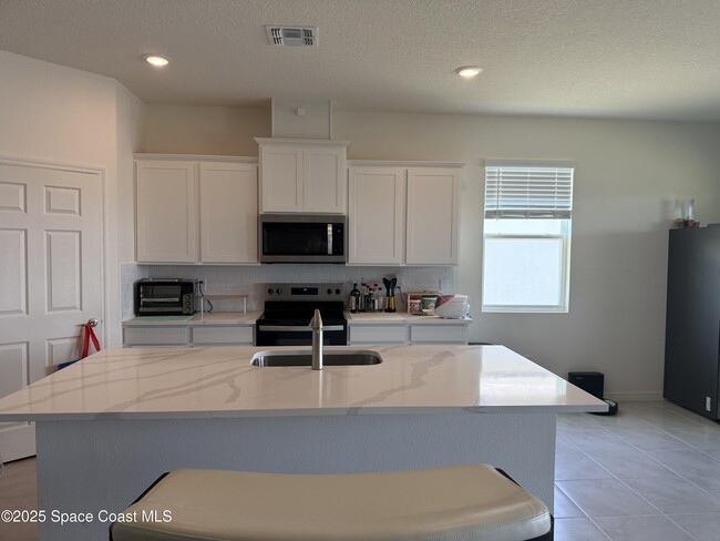 Building Photo - 1566 Criswell Ln SE