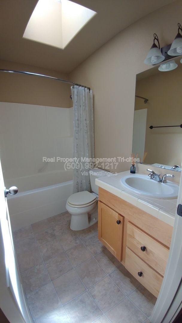 Building Photo - 459 Columbia Point Dr