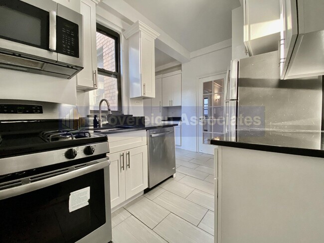 Building Photo - 308 W 104th St