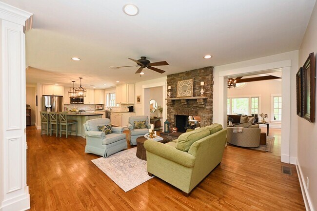 Building Photo - **RARE BRENTWOOD FIND, A MASTERCLASS IN ELEGANT SOUTHERN DESIGN**