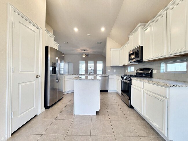 Building Photo - Beautiful One Level 3 BR / 2 BA Home for R...