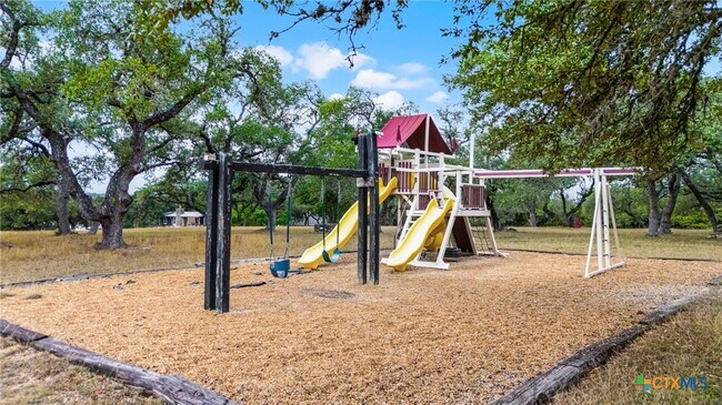 Building Photo - 446 W Overlook Dr