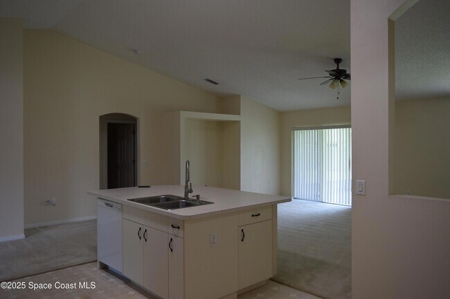 Building Photo - 142 Brescia St NE