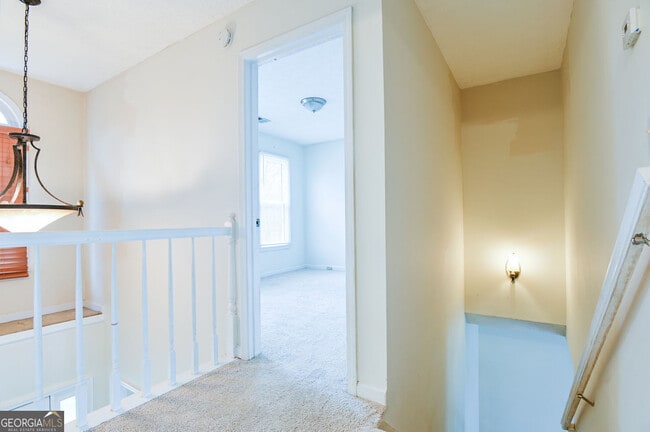 Building Photo - 105 N Oakland Cir