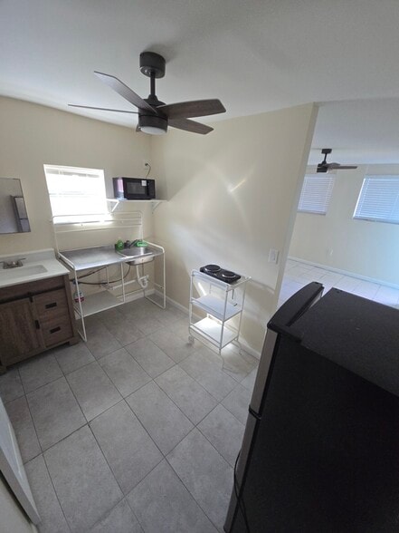 Building Photo - 3180 SW 6th St