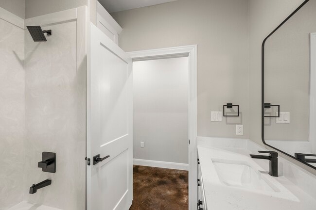 Building Photo - 5161 Lazy Ln