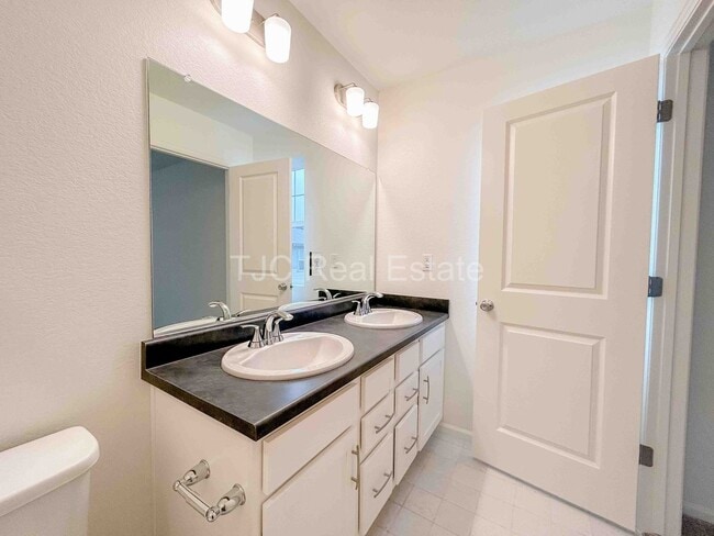 Building Photo - 6277 N Nepal Ct