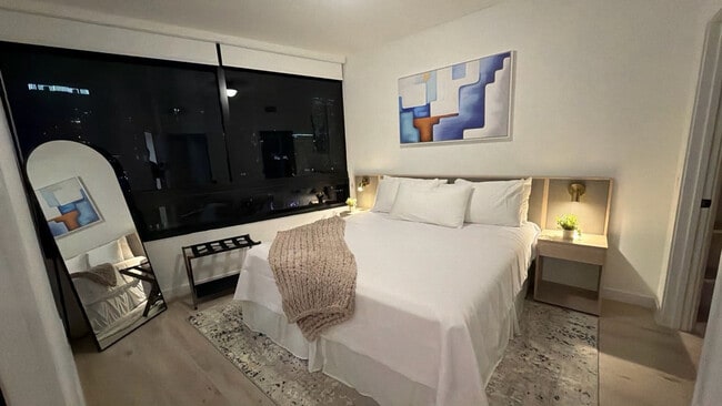 Building Photo - 225 N Miami Ave