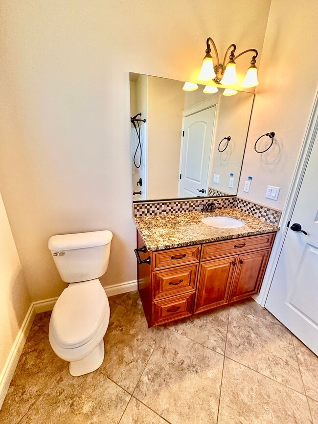 Building Photo - Spacious 4 Bedroom Home in Quiet Cul-de-Sa...