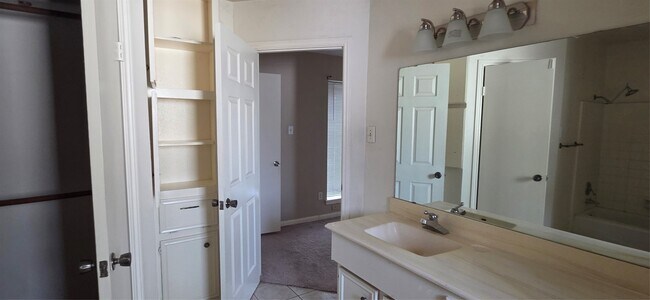 Building Photo - 1910 Quail Valley E Dr