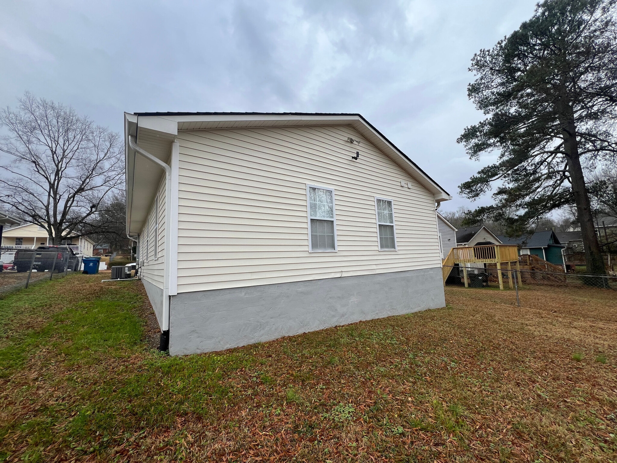 Building Photo - Room in House on Lancaster St