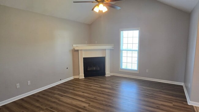 Building Photo - 18 Long Meadow Dr