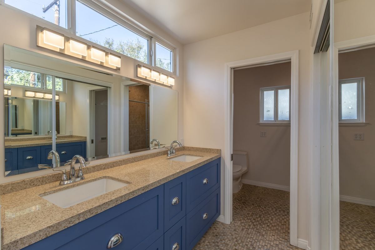 Building Photo - 1224 Fernside Dr