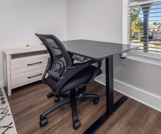 Building Photo - 4404 W Kennedy Blvd