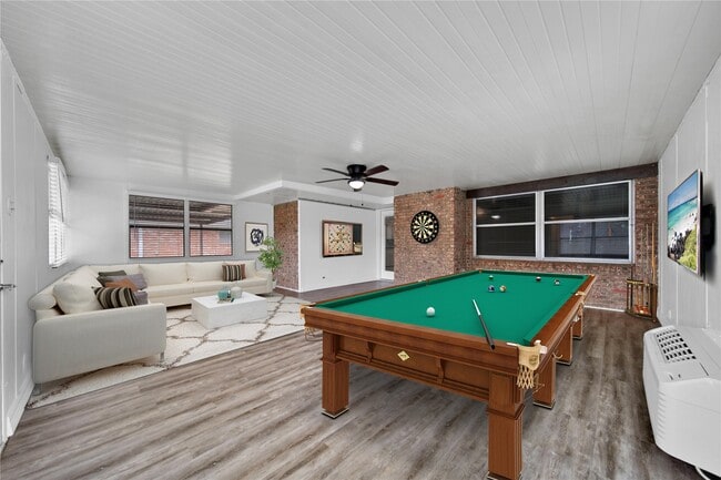 Building Photo - 9411 Roos Rd