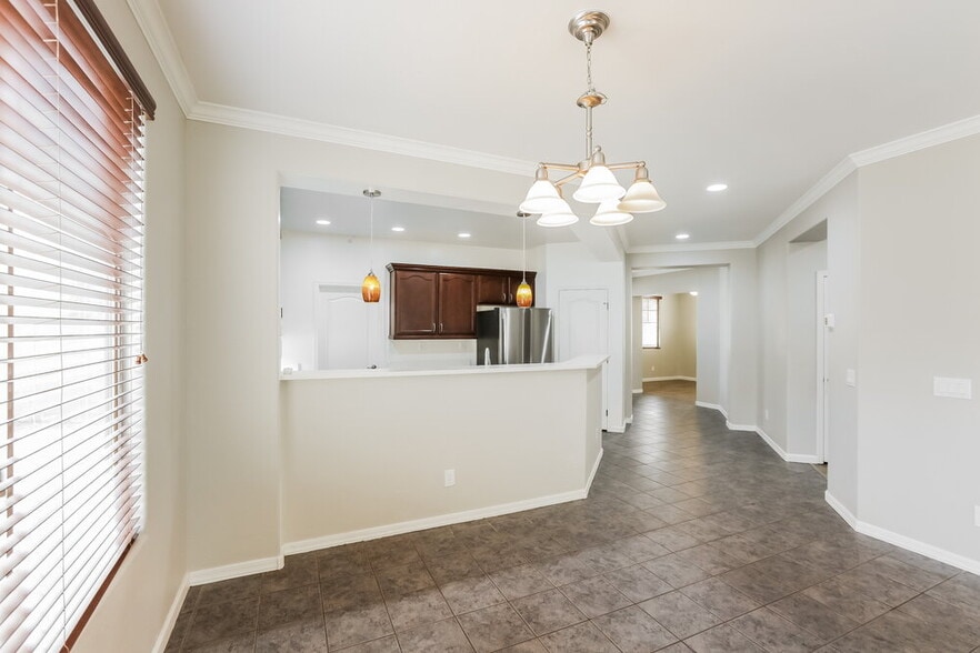 Building Photo - 6806 W Evergreen Terrace