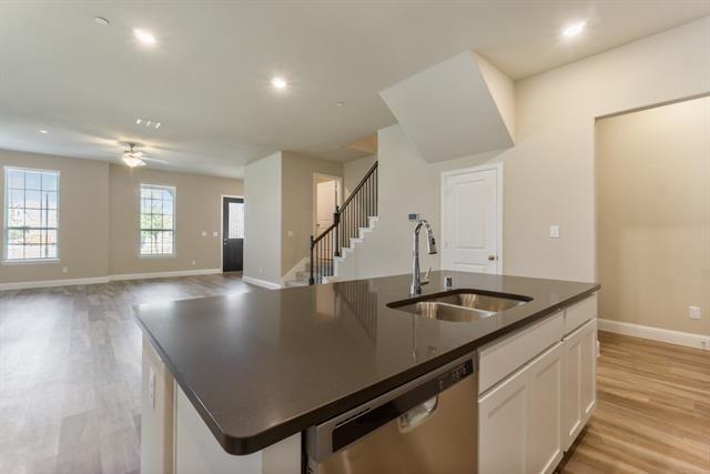 Building Photo - 7528 Redondo Dr