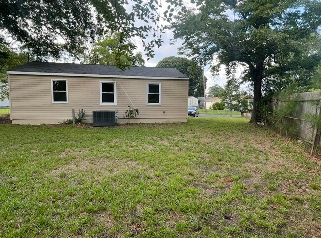 Building Photo - 105 Allard Rd