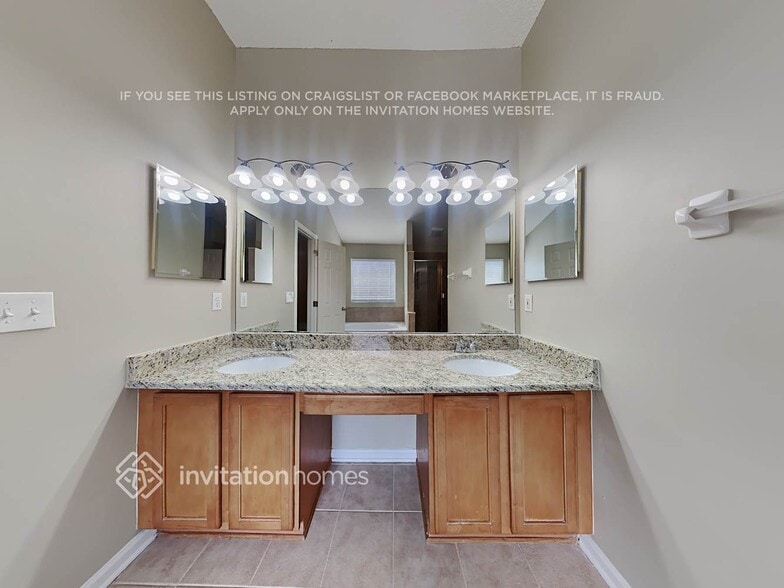 Building Photo - 1672 Northglen Cir