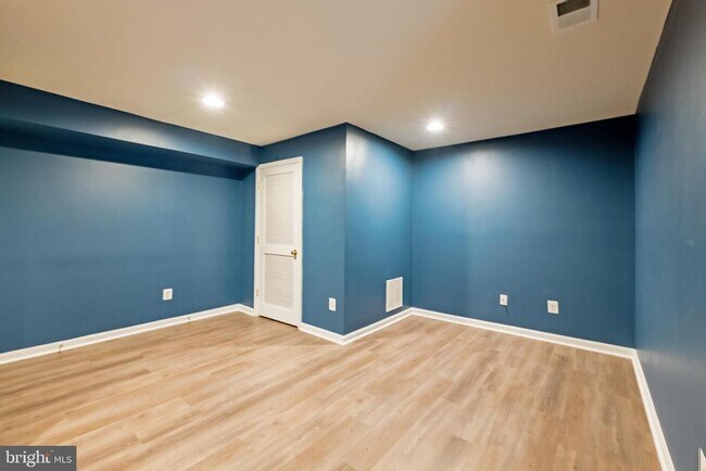Building Photo - 3385 Beechcliff Dr