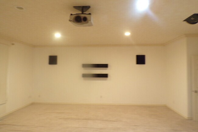 Building Photo - 15311 SE Bybee Dr