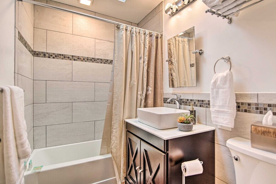 Building Photo - 1003 N Rd