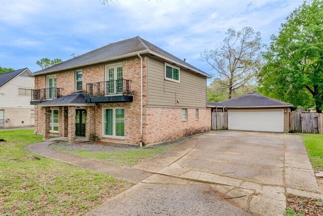 Building Photo - 560 Landfall Ln